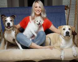 She is a dog lover named her Chihuahua-dachshund mix dog, Petely while she calls her German Shepherd Duke and one more a Jack Russell Terrier named Ra